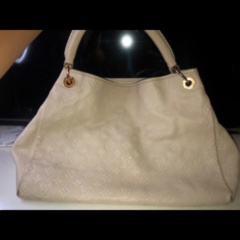 louis vuitton monogram empreinte artsy mm